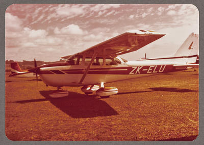 [ZK-ELU Cessna 172 Skyhawk photograph]